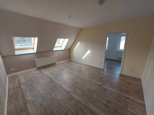 das Wohnzimmer - 3 Zimmer Etagenwohnung in Roßwein
