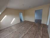 das Wohnzimmer - Etagenwohnung mit 73,00 m² in Roßwein zur Miete