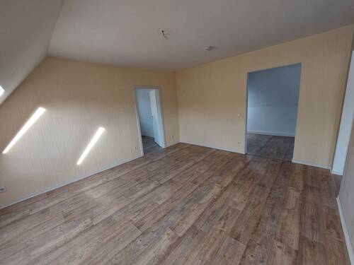 das Wohnzimmer - Etagenwohnung mit 73,00 m² in Roßwein zur Miete