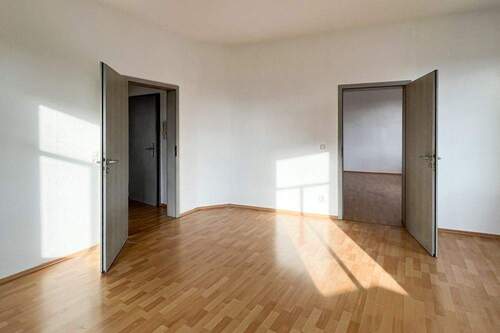 Blick vom Wohnzimmer in das Schlafzimmer - 