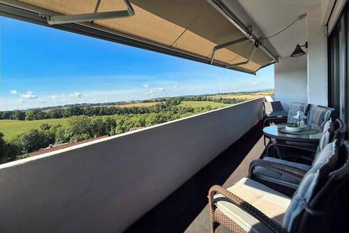 Balkonausblick - Hell und modern: 3-Zi.-Wohnung mit Stellplatz in LandauIsar - obere Stadt