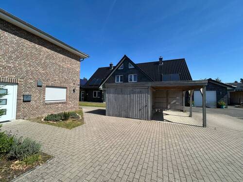 Zuwegung - 4 Zimmer Etagenwohnung in Zeven