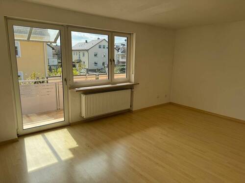 Wohnzimmer mit Loggia - 