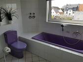 Bad mit Dusche und WC - 