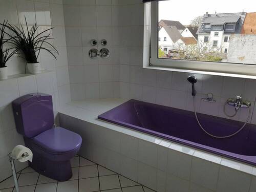 Bad mit Dusche und WC - 