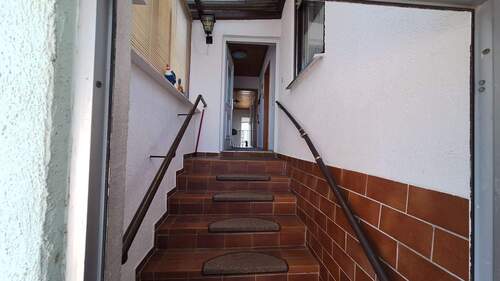 Eingangsbereich - Großes Grundstück mit Haus und Nebengebäuden