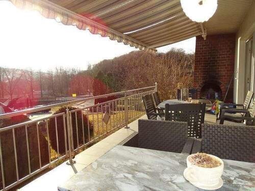 Terrasse mit Markise im EG - 