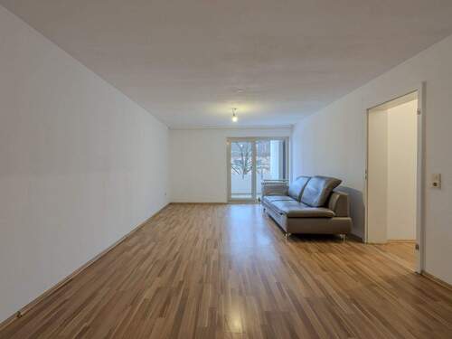 Wohnzimmer - 3 Zimmer Etagenwohnung in Augsburg