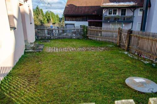 Garten Südseite mit Erdtank - 