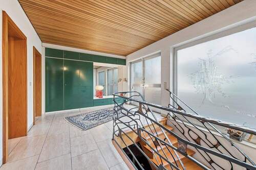 Eingangsdiele - 6 Zimmer Einfamilienhaus in Heiligenhaus