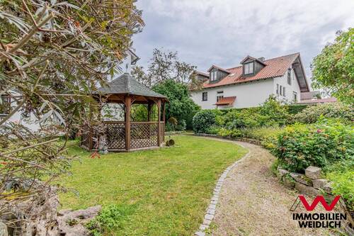 Garten mit Pavillon - 