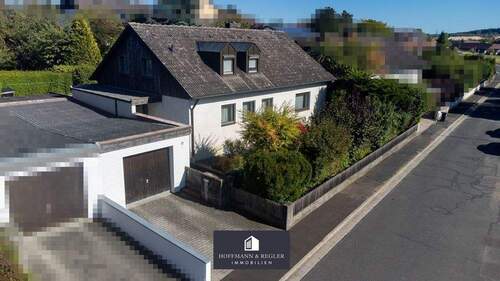 Titelbild - Familienidyll in Schnaittenbach: Architektenhaus mit Balkon, Terrasse und Einliegerwohnung