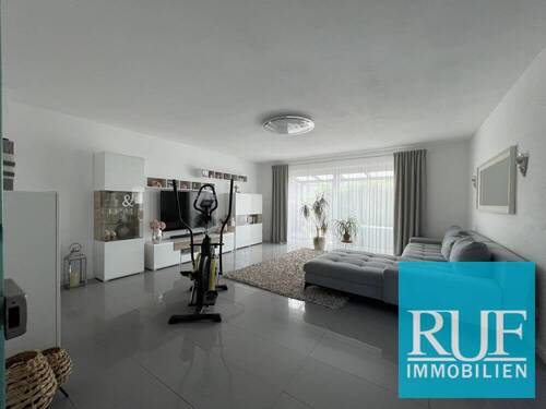 Wohnzimmer - 5 Zimmer Doppelhaushälfte in Pforzheim