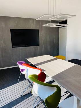 OG gr. Zimmer (hier Büro) - 