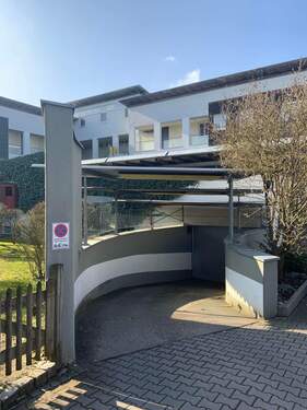 Tiefgaragenzufahrt - 