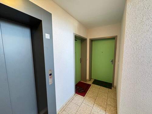 Wohnungseingang - 4 Zimmer Etagenwohnung in Nürnberg