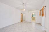 Diele - Großzügige 3,5-Zimmer-Wohnung mit Terrasse, Ausblick & Garage am Waldrand