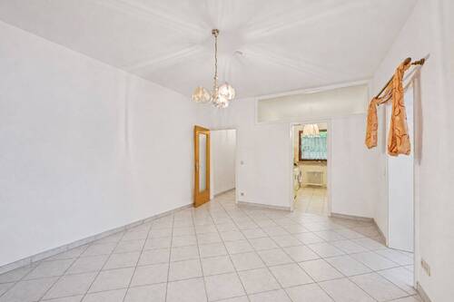 Diele - Großzügige 3,5-Zimmer-Wohnung mit Terrasse, Ausblick & Garage am Waldrand