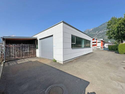 Zufahrt zum 2. Eingangstor - Halle in Garmisch-Partenkirchen zur Miete