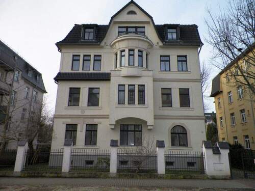Hausansicht - 4-Raumwohnung im EG - 1.022,00 EUR Kaltmiete, ca.  140,10 m² Wohnfläche