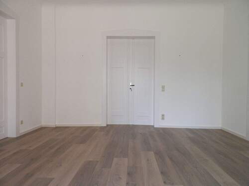 Wohnzimmer - 4 Zimmer Etagenwohnung zur Miete in Zwickau
