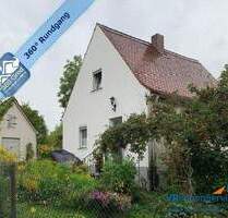 Für begabte Handwerker: Einfamilienhaus mit wunderschönem Grundstück in ruhiger Lage von Roßtal!