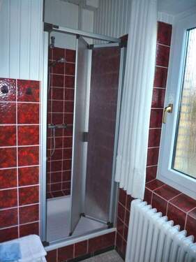 Badezimmer (EG) mit Dusche - 