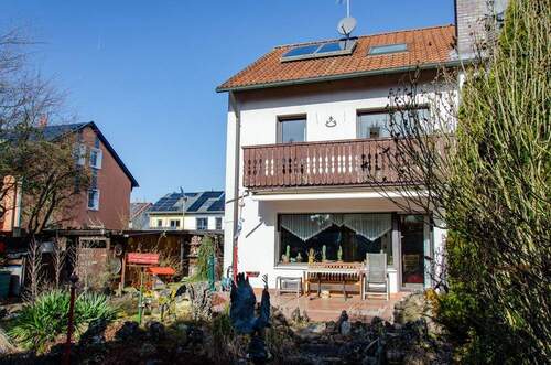 Südseite - 6 Zimmer Doppelhaushälfte zum Kaufen in Wendelstein