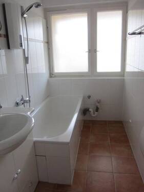 Wannenbad - Etagenwohnung mit 84,30 m&sup2; in Berlin zum Kaufen