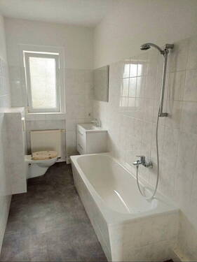 Badezimmer - Etagenwohnung mit 83,00 m&sup2; in Chemnitz zum Kaufen