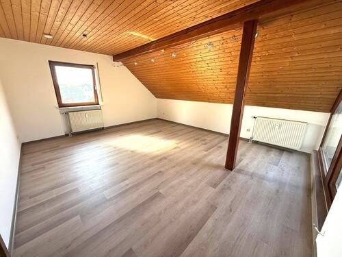 Wohnzimmer - 2 Zimmer Etagenwohnung zur Miete in Leinfelden-Echterdingen