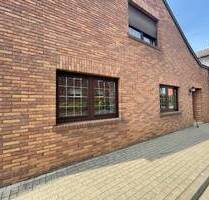 MeinRaum... Willkommen! Zwei Einfamilienhäuser mit Nebengebäude und einem sehr großen Grundstück in Erkelenz-Katzem