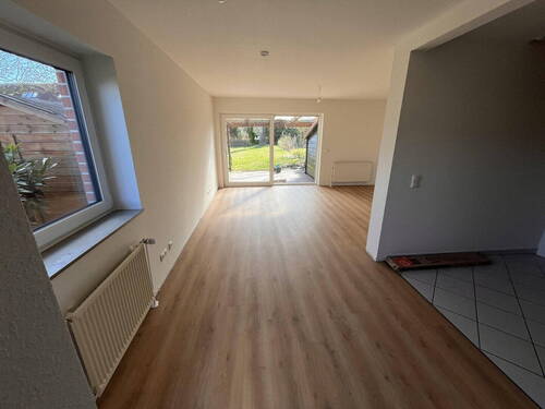 Wohnzimmer mit Gartenblick - 4 Zimmer Reihenendhaus zur Miete in Reinfeld