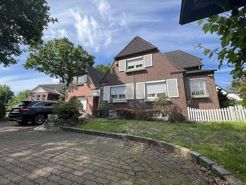 Titelbild, Außenansicht - Stilvolles Haus mit Wintergarten und viel Platz - Traum-Garten, Doppel-Garage + Carport