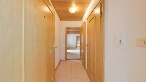 Flur - 3 Zimmer Etagenwohnung zum Kaufen in Sulzbach-Rosenberg