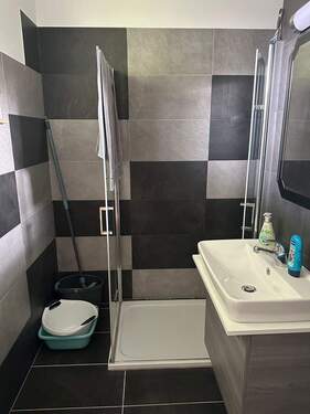 Bad neu mit begehbaren Dusche - Sanierte Wohnung in zentraler Lage mit Westbalkon in Empelde Ronnenberg zu verkaufen