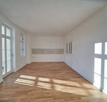 ++Topsanierter Erstbezug++ 2-Raum-Wohnung mit Balkon, Wohnküche, Parkettfußboden, hochwertiges Duschbad, Abstellkammer im Flur - Rochlitz