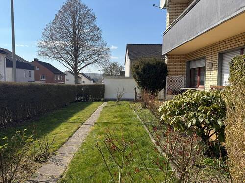 Vorderer Bereich Garten - 1 Zimmer Mehrfamilienhaus, Wohnhaus zum Kaufen in Brakel