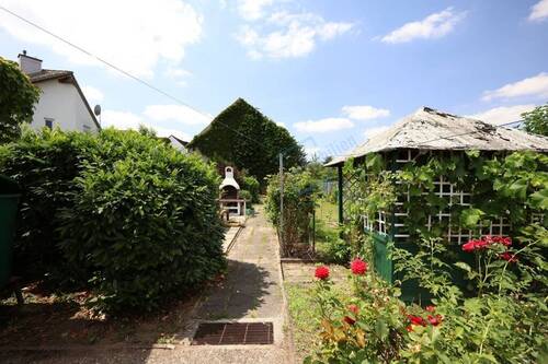 EINGEWACHSENER GARTEN - 