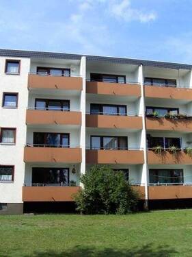 Bild 1 - 3 Zimmer Erdgeschoßwohnung mit Stellplatz und Balkon