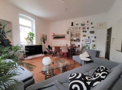 Wohnzimmer - Gründerstilwohnung, Dielenböden, hohe Räume, EBK, Balkon, Keller, Glasfaser - Nähe Sanderuni-