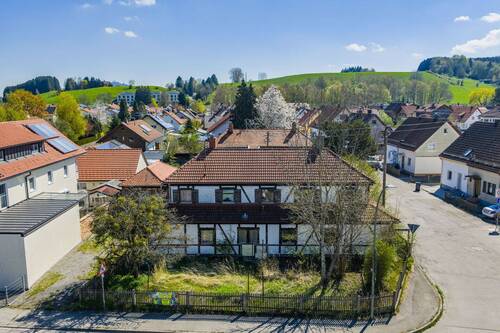 Außenansicht - Denkmalgeschütztes, sanierungsbedürftiges Fachwerkhaus in Peiting