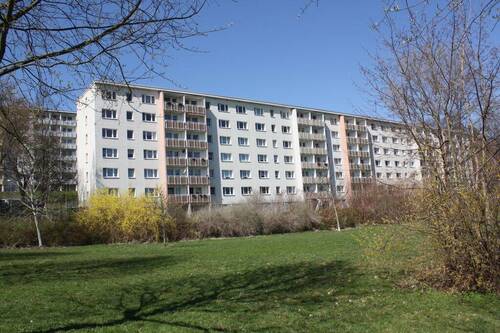 Hausansicht - Etagenwohnung mit 48,60 m² in Chemnitz zur Miete