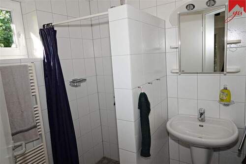 Gäste-WC mit Dusche - 