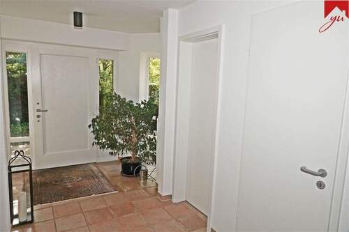 Hauseingangsbereich - 4 Zimmer Bungalow zum Kaufen in Wittmund