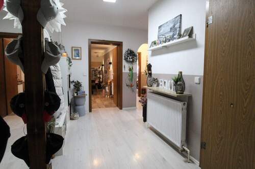 Eingangsbereich - Einfamilienhaus mit 143,00 m² in Pretzfeld zum Kaufen