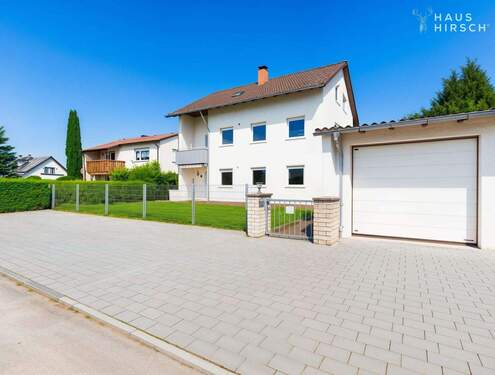 Haus Ansicht Straße - Zentral gelegenes Mehrfamilienhaus - Ideal für Familien oder Investoren