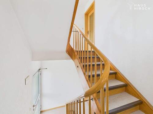 Treppenhaus - 8 Zimmer Mehrfamilienhaus, Wohnhaus in Süßen