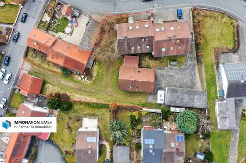 Drohnenansicht - IMMONATION! Dreifamilienhaus mit Gewerbeeinheit in Stegaurach