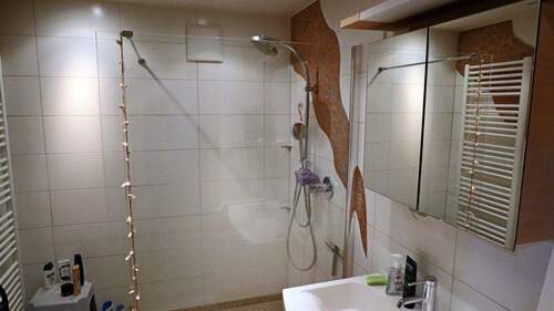 DG-Bad mit Dusche - 